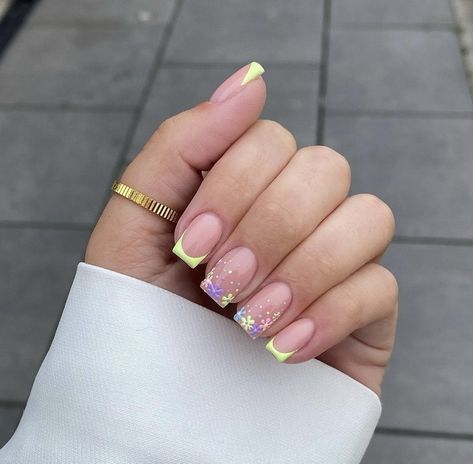 Neutral Color Nails Short, Mom Nails Short Square, Birthday Nails 22, Spring Nail Sets Short, Overlay Nail Designs, Trendy Square Nails, Spring Nails Square, Spring Vacation Nails, Square Gel Nails