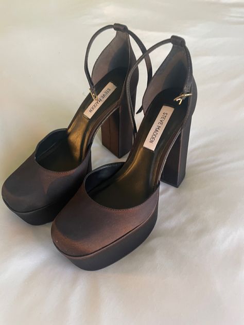 Steve Madden Aesthetic, Steve Madden Heels Outfit, Aesthetic Black Heels, Grunge Outfit Ideas, Black Closed Toe Heels, Girl Grunge, Heels Aesthetic, Closed Toe Heels, Grunge Outfit