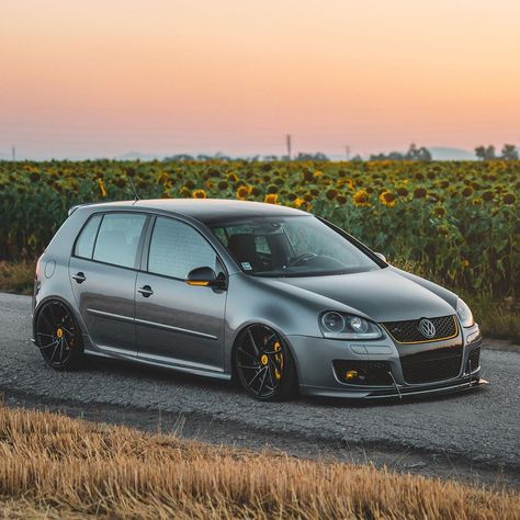 Vw Golf Wallpaper, Golf 5 Gti, Mk5 R32, Mk5 Gti, Mk5 Golf, Vw R32, Golf 7 Gti, Slammed Cars, Vw Golf Mk4