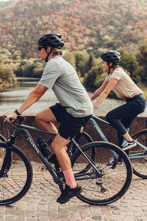 Riverside cycling tours are becoming increasingly popular in Germany. With good reason. From challenging mountain biking routes to flat, smooth family-friendly paths, there’s a route for absolutely everyone. Cycling Mountain Bike, South Germany, Cycling Tours, Bicycle Touring, Family Bike, Cycling City, Southern Germany, Bicycle Travel, Famous Castles