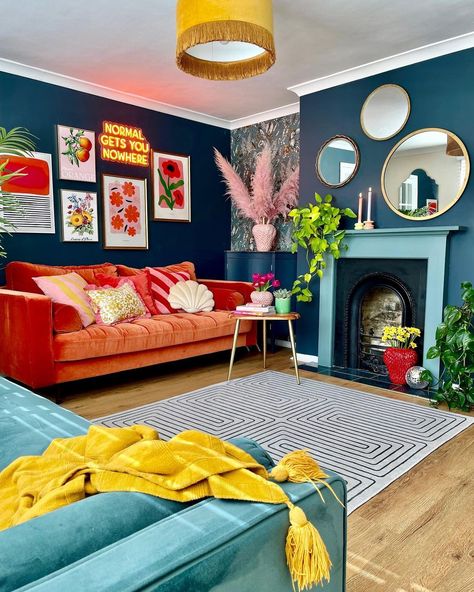 Funky Living Rooms, Furnitur Ruang Keluarga, Colourful Living Room Decor, Colourful Living Room, Deco Retro, Eclectic Living Room, Inspire Me Home Decor, Creative Stuff, Future Family