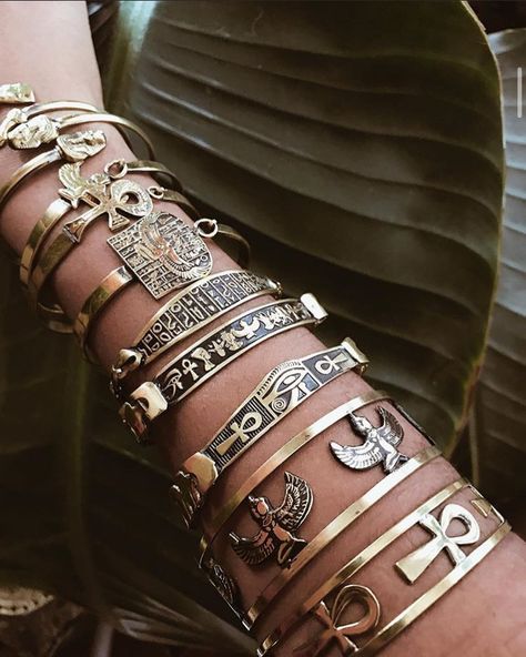 Egyptian Accessories, La Jewelry, Egyptian Bracelet, Ancient Egyptian Jewelry, Historical Jewellery, Luxe Jewelry, Egyptian Jewelry, David Gandy, Jewelry Accessories Ideas