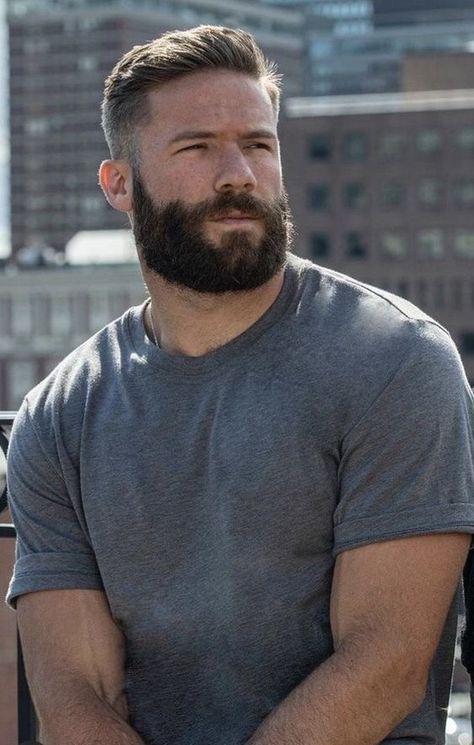 Jordan Davis, Man With A Beard, Mens Haircuts Short Hair, Beard Haircut, Nfl Patriots, Scruffy Men, Julian Edelman, Beard Look, Great Beards