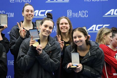 Kate Douglass And Gretchen Walsh Clock 21-Low 50 Frees At UVA Sprint Olympics Gretchen Walsh, Us Olympics, Fast Times, Swim Team, Swimmers, Ipad, Clock, Swimming, Stars