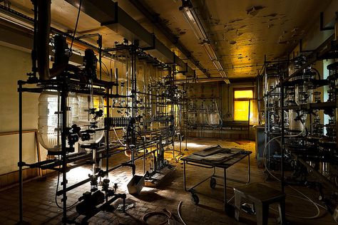 Creative Work Space ~  Abandoned laboratory Laboratory Idea, Secret Laboratory, Laboratory Design, Spaceship Interior, Under Your Spell, Mad Science, Creative Workspace, Research Lab, Steampunk Design