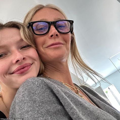 Gwyneth also gushed to the outlet about her close bond with her daughter Apple - who is in her second year of college. 'I mean, she's just so much fun to be with' Gwyneth Paltrow Apple, Coldplay Singer, Apple Martin, Daughter Hairstyles, Apple Martini, Half Ponytail, Super Rich Kids, Toned Abs, Rich Kids