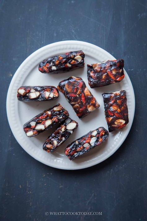 Chinese Red Date/Jujube Walnut Candy Walnut Candy, Date Recipes, Yummy Healthy Snacks, Pop Of Red, Toasted Sesame Seeds, Toasted Walnuts, Red Dates, Goji Berries, Non Stick Pan