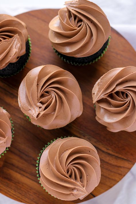 Chocolate Meringue Frosting, Meringue Buttercream Frosting, Chocolate Italian Buttercream, Italian Buttercream Frosting, Italian Meringue Buttercream Frosting, Italian Meringue Buttercream, Caramel Italian Meringue Buttercream, Chocolate Italian Meringue Buttercream, Brown Butter Swiss Meringue Buttercream