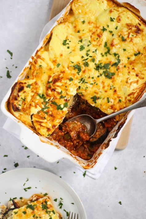 This simple Vegetarian Moussaka is a comfort food classic, perfect for a family midweek dinner and batch cooking. Creamy, rich and delicious. Moussaka Recipe Vegetarian, Moussaka Recipes, Vegetarian Moussaka Recipe, Vegetable Moussaka, Veggie Moussaka, Moussaka Recept, Vegetarian Moussaka, Vegan Bechamel, Greek Feast