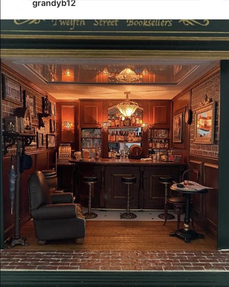 Dollhouse Bar, Barber Design, Miniature Shop, Miniatures Diy, Diorama Ideas, Dollhouse Miniatures Diy, Sweeney Todd, Dive Bar, Miniature Diy