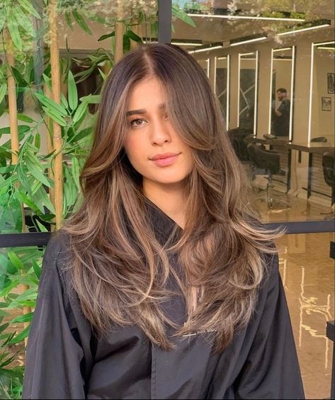 Rambut Brunette, Brown Hair Looks, Brown Hair Inspo, Brunette Hair With Highlights, Hairstyles For Layered Hair, Brunette Balayage Hair, Brown Hair Balayage, Haircuts Straight Hair, Haircuts For Long Hair