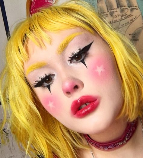 ﹝♡✧ 𝙛𝙤𝙡𝙡𝙤𝙬 : 𝘦𝘮𝘪𝘴𝘦𝘹𝘵𝘳𝘢 ✧♡﹞ Cute Clown Inspired Makeup, Heart Clown Makeup Aesthetic, Subtle Clowncore Makeup, Editorial Clown Makeup, Valentine’s Day Clown Makeup, Creepy Clown Makeup, Cute Clown Makeup, Halloween Makeup Clown, Circus Makeup