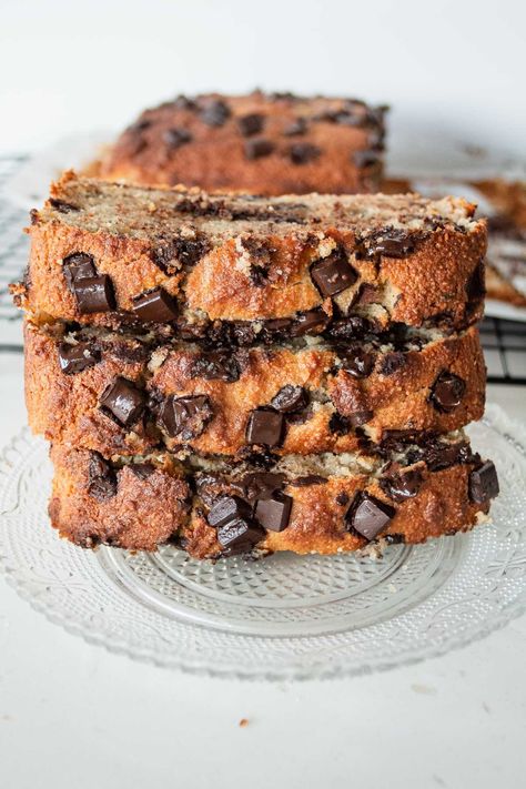 Low Carb Chocolate Chip Banana bread Coconut Flour Recipes, Chocolate Chip Banana, Keto Chocolate Chips, Low Carb Sweets, Low Carb Chocolate, Chocolate Chip Banana Bread, Chocolate Chip Recipes, Cinnamon Banana, Banana Chocolate Chip