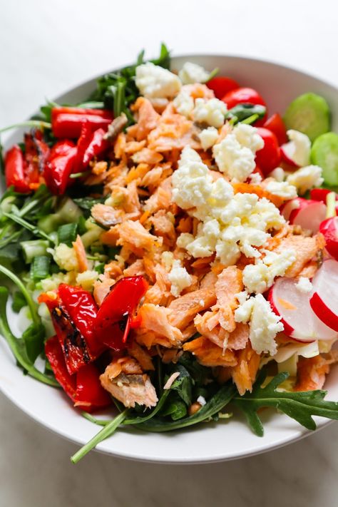 Mediterranean Salmon Salad Recipe - Beauty Bites Salmon Pasta Salad, Metabolic Recipes, Salmon Salad Recipe, Healthy Dinner Salads, Mediterranean Recipes Healthy, Mediterranean Salmon, Beauty Bites, Granola Recipe Healthy, Salmon Salad Recipes