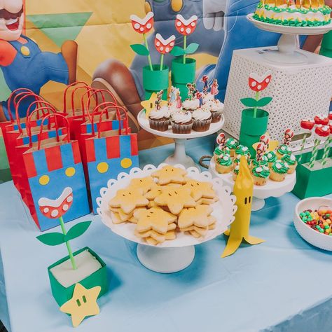 Super Mario Birthday Table, Mario Birthday Party Aesthetic, Super Mario Cake Table, Mario Birthday Party Table Decorations, Super Mario 30th Birthday, Super Mario Table Set Up, 4th Birthday Party For Boys Mario, Modern Super Mario Birthday, Mario Themed Food