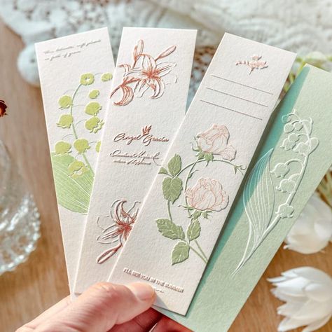 PRICES MAY VARY. Material: These bookmarks are crafted from durable specialty paper, ensuring they can be used repeatedly without easily wearing out or tearing. Design and Aesthetics: They feature an elegant floral pattern inspired by the beauty of natural flowers. The intricate details of nature are artfully printed on the paper, creating a vintage and graceful appearance. Process: The bas-relief technique is used to make the flowers appear as if they are floating on the paper's surface, giving Scrapbook Club, September Themes, Bookmark Diy, Etiquette Vintage, Reading Accessories, Paper Bookmarks, Flower Bookmark, Hot Picks, Literary Gifts