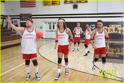 one direction dodgeball late late show 01 The guys of One Direction - Harry Styles, Niall Horan, Liam Payne, and Louis Tomlinson - stand to attention while kicking off a game of dodgeball on The Late Late… Cordens Angels, Late Late Show, One Direction Wallpaper, James Corden, One Direction Imagines, Harry Styles Imagines, One Direction Harry Styles, The Late Late Show, One Direction Photos