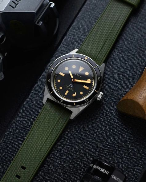 Fleux: The perfect blend of vintage diver aesthetics and modern watchmaking. 💚 Dive into their collection and discover your next grail watch! 

Straps: Flexweave Premium SIlicone Rubber Strap (2423)
Watch: Fleux
Credits: @outriderwatches

#fleuxwatches #skindiver #skindiverwatch #diverwatch #diverwatches #divewatchesofinstagram #vintagediverwatch #plongeur #toolwatches #watchoftheday #watchesofinstagram #watchesofinsta #watchgram #igwatches #instawatches #watchstudies #watchfanatic Vintage Diver, Skin Diver, Citizen Watches, Rolex Tudor, Citizen Watch, Rubber Watches, Limited Edition Watches, Watch Straps, Dress Watch