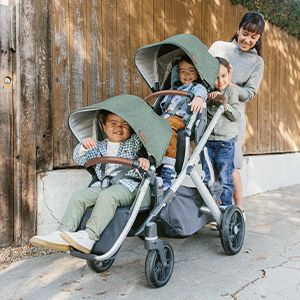 The VISTA is designed to grow with families offering multiple configuration options, all while strolling like a single. The new VISTA v2 offers design improvements solidifying its positioning as a performance stroller system while functional upgrades make the lives of parents even easier. Expandable seat selections that allow for two forward and parent-facing, reclining seats; two MESA Infant Car seats, two bassinets and countless other combinations. Uppababy Vista V2, Shield Bug, Advertising Inspiration, Vista Stroller, Uppababy Stroller, Infant Car Seats, Convertible Stroller, Uppababy Vista, Saddle Leather