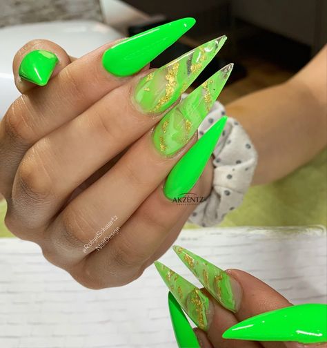 Neon Marble Nails Acrylic, Lime Green Neon Nails, Neon Lime Nails Acrylic, Neon Green And Gold Nails, Neon And Gold Nails, Neon Green Marble Nails, Neon Stiletto Nails Summer, Lime Green Stiletto Nails, Green Stilleto Nails Design