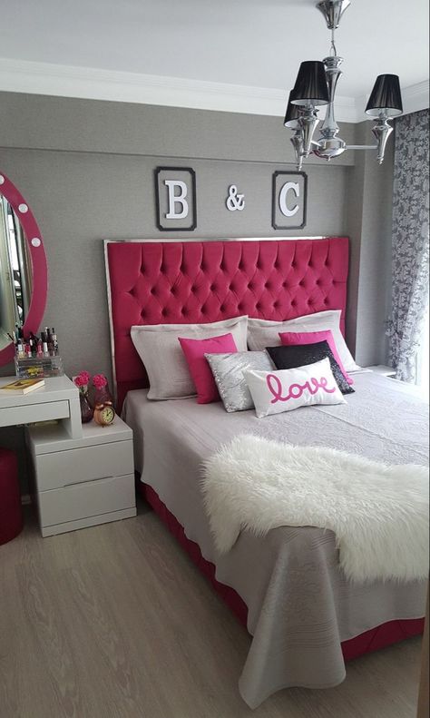 Room Color Ideas Bedroom, Bedroom Ideas For Small Rooms Cozy, Girl Apartment Decor, Easy Room Decor, Small Room Design Bedroom, Luxury Room Bedroom, Bedroom Decor For Teen Girls, Apartment Bedroom Decor, Girl Bedroom Designs