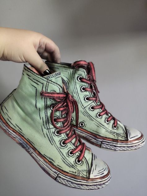 Cell Shaded Converse, Cool Diy Shoes, Diy Painted Converse High Tops, Cell Shaded Shoes, Converse Sharpie Art, Paint Converse Diy, Converse Shoe Painting, Painting Converse Ideas, Converse Ideas Diy