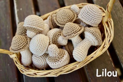 Champignon au crochet DIY modele tuto gratuit Crochet Mobile, Amigurumi Bunny, Crochet Diy, Amigurumi Crochet, Diy Crochet, Crochet Amigurumi, Amigurumi, Couture, Crochet