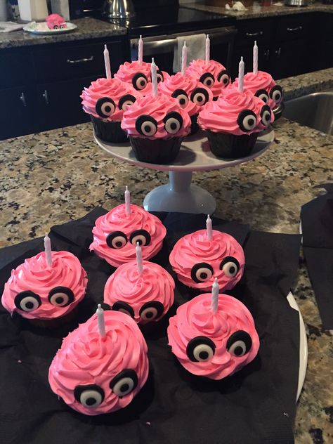 Carl the Cupcake from Five Nights at Freddy's Birthday Party Ideas Winter, Fnaf Cupcakes, Fnaf Cake, 17th Birthday Party, 17th Birthday Party Ideas, Fnaf Crafts, 17th Birthday, Five Night, Birthday Party Ideas