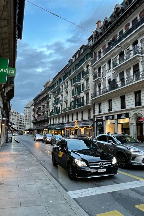 Geneva Winter, Swiss Lifestyle, Geneva City, Switzerland City, Geneve Switzerland, Switzerland Cities, Cute Instagram Pictures, London Places, Switzerland Travel