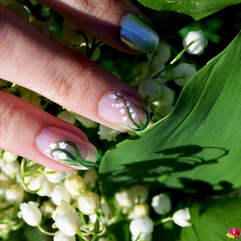 Lily Of The Valley Nail Designs, Lily Of The Valley Nail Art, Lily Pad Nails, Lily Of The Valley Nails, Shark Nails, Graphic Nails, Quince Nails, Lily Nails, Nails Painted