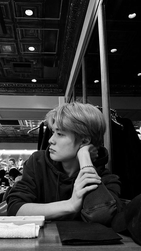 Songs Wallpaper Aesthetic, Jeong Jaehyun Wallpaper, Jaehyun Black And White, Jaehyun Nct Wallpaper, Jaehyun Boyfriend Material, Best Friend Pictures Tumblr, Boyfriend Photos, Valentines For Boys, Lovey Dovey