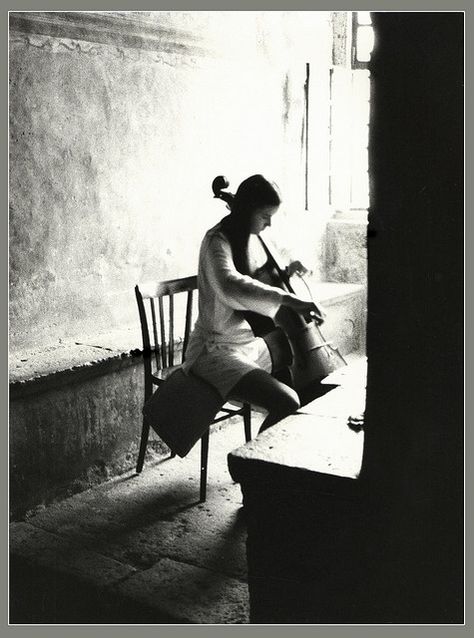 playing cello by Mauro D'Ambrosio (prometeo53), via Flickr Josef Koudelka, Willy Ronis, Cello Music, Making Music, World Best Photos, World Music, Music Photography, White Photo, Sound Of Music