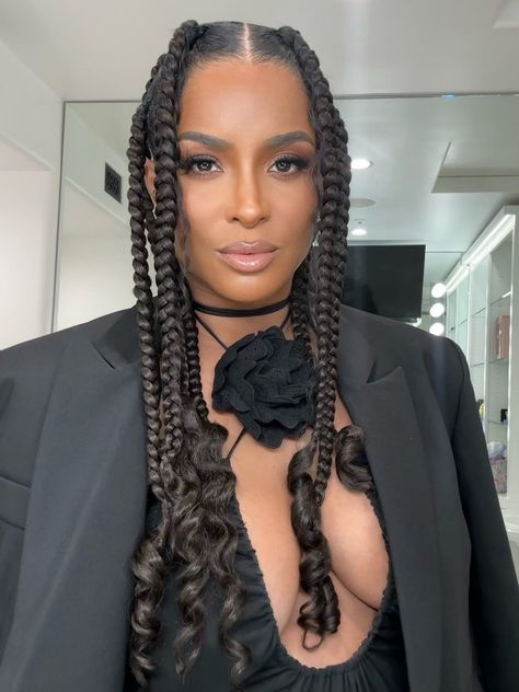 Ciara on X: "Mommy’s 1st Night Out ❤️ https://t.co/3ziwj1HHCY" / X Date Night With Husband, Gold Face Paint, Large Box Braids, Burberry Beauty, Big Braids, Russell Wilson, Protective Hairstyles Braids, 1st Night, Body Hair Removal