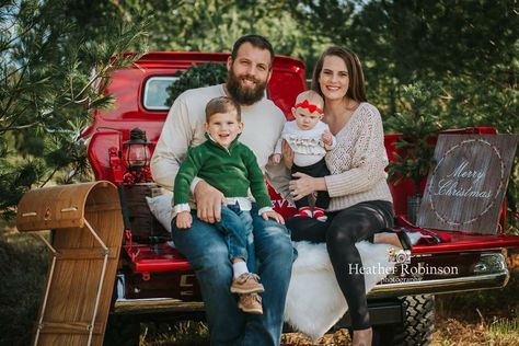 Truck Bed Photoshoot Family, Christmas Truck Photoshoot Outfits, Red Truck Christmas Pictures Family, Red Truck Christmas Pictures Outfits, Vintage Truck Christmas Photoshoot, Truck Christmas Pictures, Christmas Truck Photoshoot, Red Truck Christmas Pictures, Sibling Christmas Pictures