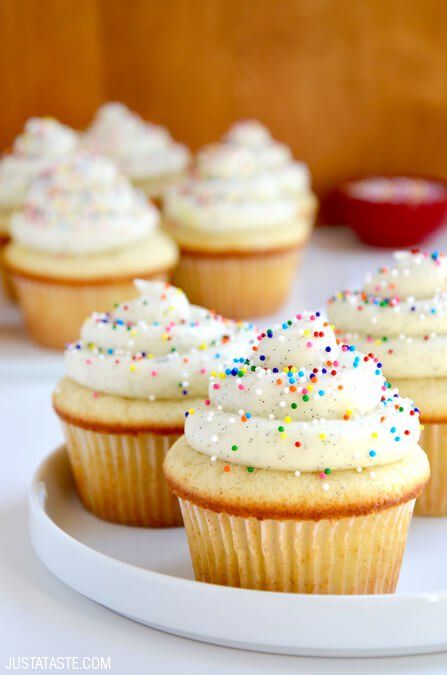 Vanilla Bean Cupcakes with Buttercream Frosting | recipe via justataste.com Cupcake Topping, Cupcakes With Buttercream Frosting, Cupcakes With Buttercream, Buttercream Frosting For Cupcakes, Vanilla Bean Cupcakes, Just A Taste, Homemade Cupcakes, Cupcake Recipes Chocolate, Buttercream Frosting Recipe