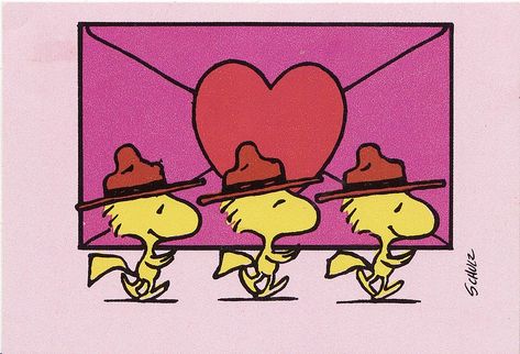 Woodstock Bird, Snoopy Beagle, Vintage Valentines Decorations, Snoopy Valentine, Woodstock Snoopy, Woodstock Peanuts, Snoopy Funny, Charles Schulz, 17 Kpop