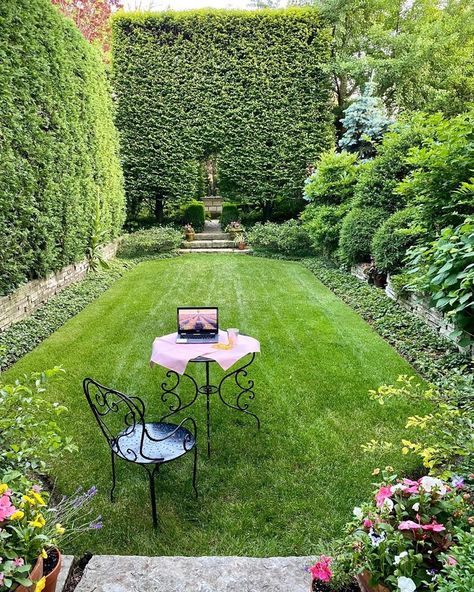 Design A Garden, Spring Garden Decor, Backyard Flowers Garden, Small Garden Ideas, Decor Plants, Backyard Flowers, Sunken Garden, Italian Garden, Home Garden Design