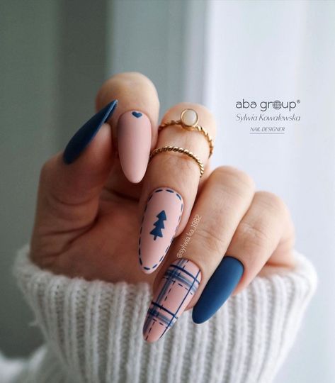 Nail Art Noel, Christmas Nail Ideas, Navy Blue Nails, Plaid Nails, Blue Nail Designs, Winter Nail Art, Winter Nail Designs, Xmas Nails, Fall Nail