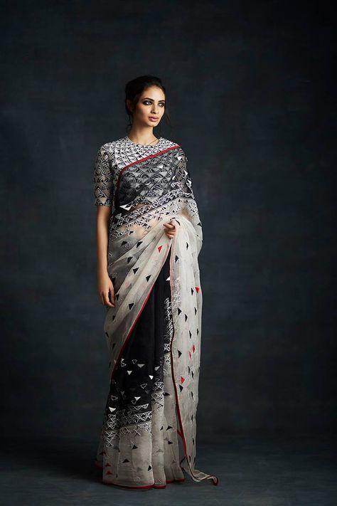 White, Black and Red Triangular Motifs Saree and Blouse Set By Shasha Gaba #ethnic #traditional #pernia #perniaspopupshop #ethnicwear #indianwear #shopnow shashagaba Hot Sarees, Organza Saree With Blouse, Sarees Black, Indian Illustration, Half Sarees, Saree Blouse Neck Designs, Indian Princess, Cotton Saree Designs, Wedding Saree Collection