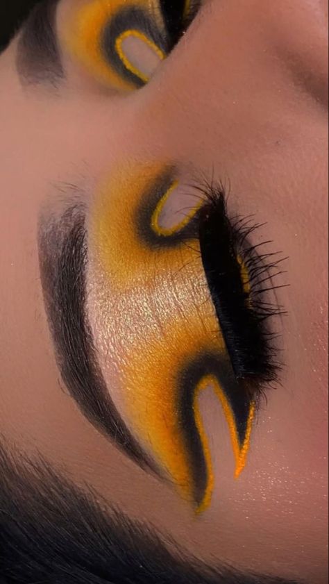 Crazy Eye Makeup, 2022 Makeup, Maquillage Yeux Cut Crease, Cute Eye Makeup, Graphic Makeup, Eye Makeup Pictures, Dramatic Makeup, Eye Makeup Designs, Dope Makeup