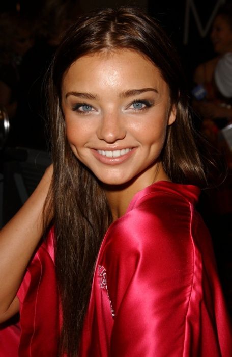 natural, what better approach to summer.     miranda kerr, vicoria's secret angel married to orlando bloom. Miranda Kerr Victoria Secret, Victoria’s Secret Fashion Show, Selita Ebanks, Miranda Kerr Style, Leo Rising, Izabel Goulart, Marisa Miller, Anja Rubik, Vs Models