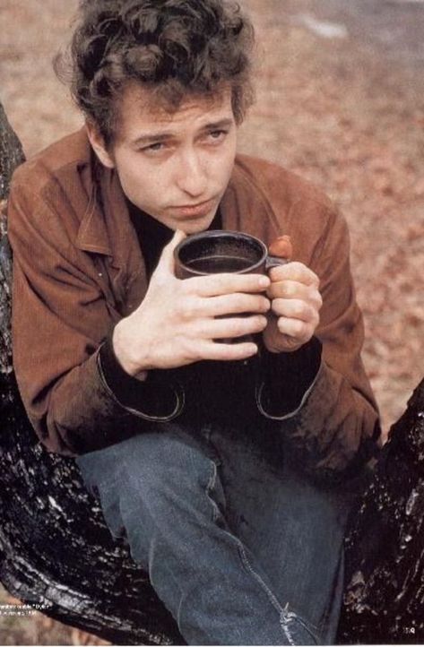 47 Interesting Color Photos of a Young Bob Dylan in the 1960s Night Shadow, Joan Baez, Folk Rock, I'm With The Band, New Rock, Robert Allen, 인물 사진, Bob Dylan, Woodstock