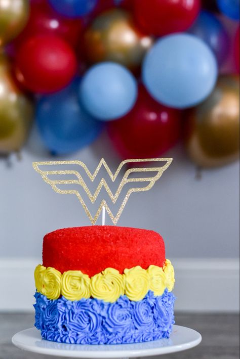 Wonder Women First Birthday Party Ideas, Oneder Woman 1st Birthday Cake, Wonder Woman Smash Cake, Wonder Woman 1st Birthday Party, Onederwoman First Birthday, Wonder Woman Themed Birthday Party, Wonder Woman First Birthday, One Der Woman First Birthday, Wonder Woman Cupcakes