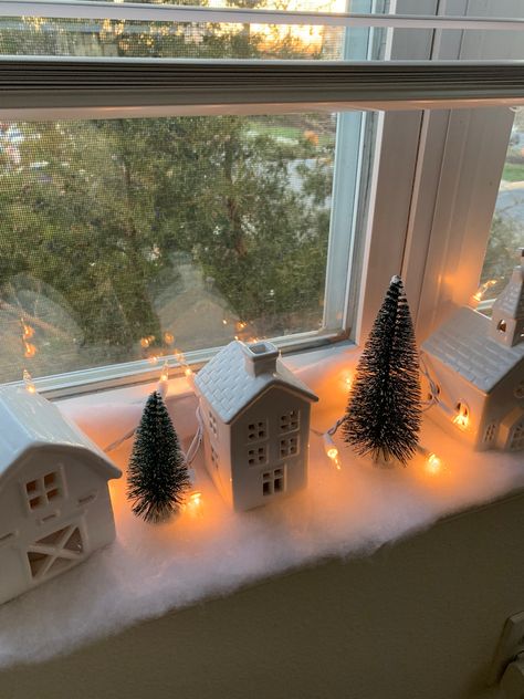 #winter #winteraesthetic #christmasaesthetic Christmas College Dorm, Winter Decor Aesthetic, Winter Apartment Decor, Winter Room Decor Aesthetic, Winter Aesthetic Room, Winter Room Aesthetic, Winter Room Ideas, Christmas Room Decor Aesthetic, Winter Room Decor Diy