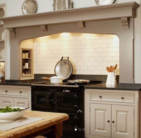 Kitchen Mantle, Trendy Farmhouse Kitchen, Kitchen Chimney, Kitchen Design Small Space, Farmhouse Kitchen Lighting, Farmhouse Kitchen Design, Kitchen Stove, Kitchen Inspiration Design, Kitchen Plans