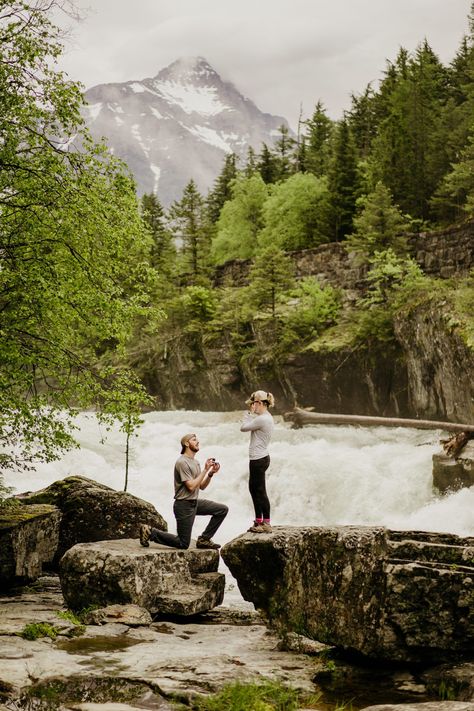 Glacier National Park Proposal, Hike Proposal Photos, Outdoorsy Proposals, Hike Proposal Ideas, Hidden Photographer Proposal, Hiking Proposal Ideas, Colorado Proposal Ideas, Hiking Proposal Outfit, Alaska Proposal