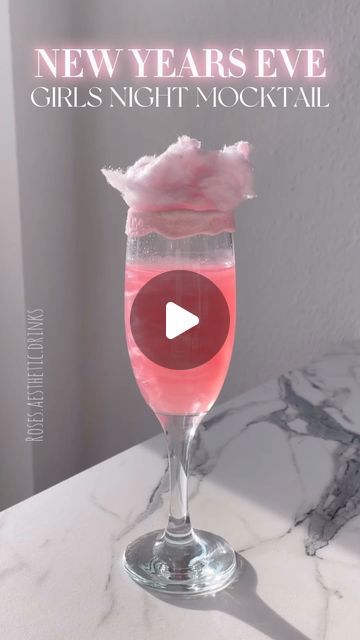 Girls Night Drinks, Aesthetic Drinks, Roses Aesthetic, Inspiration Aesthetic, Pretty Drinks, Mocktail Recipe, Edible Glitter, December 30, Drink Table