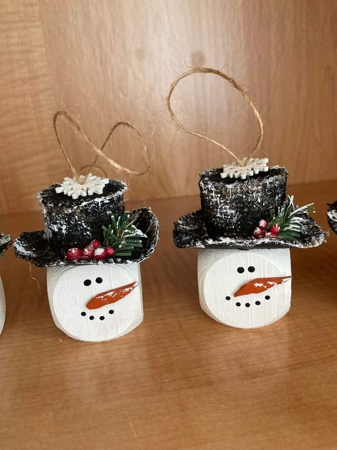 Dice Snowman, Christmas Projects For Kids, Christmas Crafts Snowman, Snowman Crafts Diy, Christmas Crafts To Sell, Handmade Christmas Crafts, Fun Christmas Crafts, Digital Creator, Christmas Jars