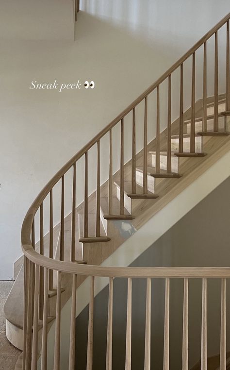 Farmhouse Curved Staircase, Stairs Skirting, English Country Interiors, Cottage Stairs, Classic Staircase, Entryway Stairs, Modern Stair Railing, Stairway Decorating, Wooden Staircase