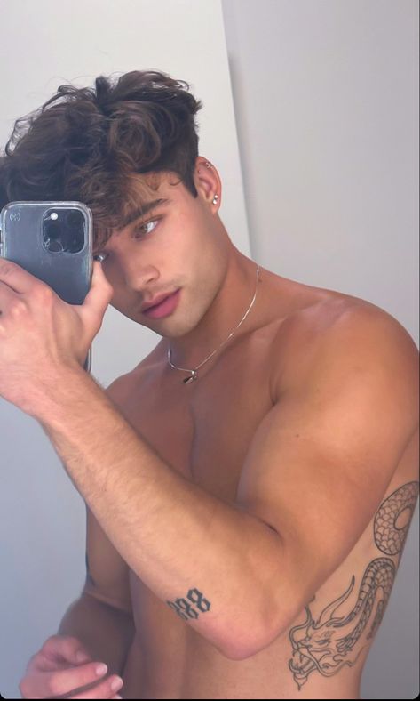 Muscular White Men, Brady Potter, Photo Mirror, Boyfriend Pics, Dream Physique, Male Artists, Hey Handsome, Handsome Guys, My Man My Man